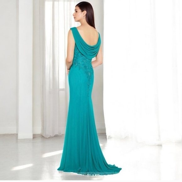 Elegant Teal Evening Gown - Picture 2 of 16